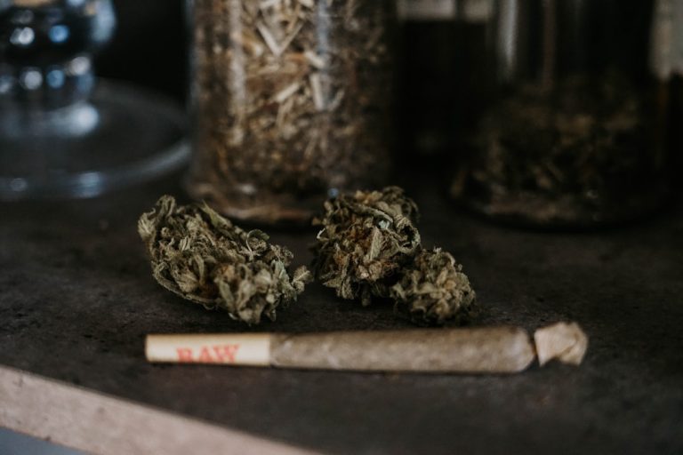 Looking for a reliable THC joints supplier in Prague